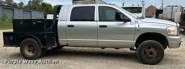 image for item NL9608 2006 Dodge Ram 3500  Mega Cab flatbed pickup truck