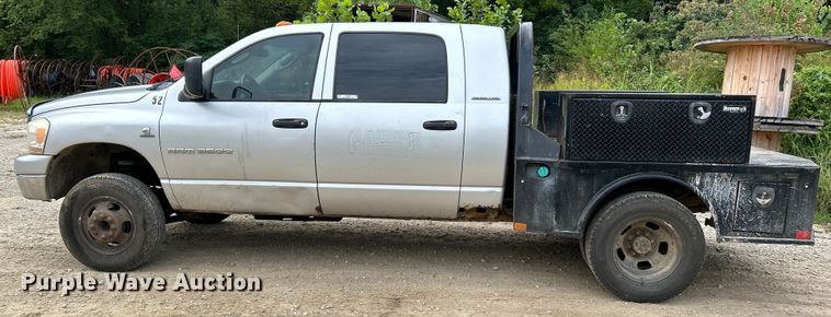 image for item NL9608 2006 Dodge Ram 3500  Mega Cab flatbed pickup truck