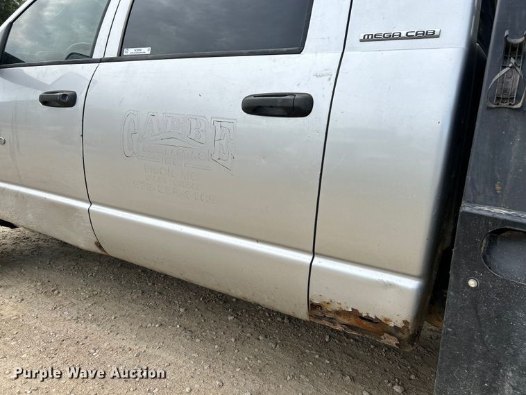 image for item NL9608 2006 Dodge Ram 3500  Mega Cab flatbed pickup truck