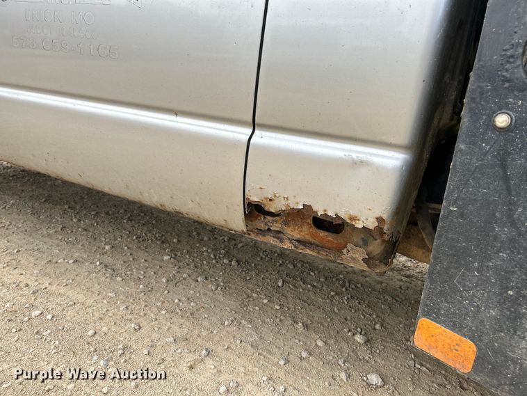 image for item NL9608 2006 Dodge Ram 3500  Mega Cab flatbed pickup truck