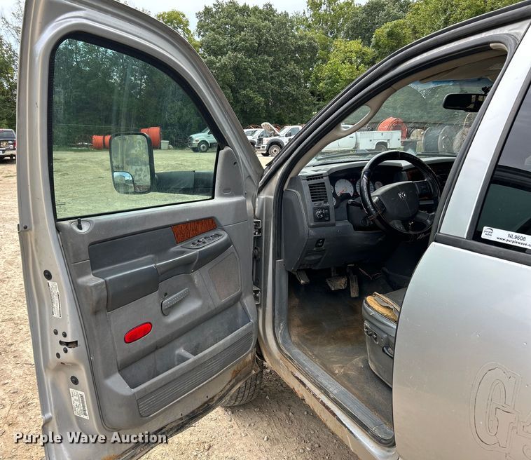 image for item NL9608 2006 Dodge Ram 3500  Mega Cab flatbed pickup truck