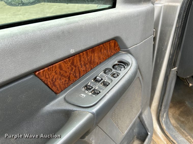 image for item NL9608 2006 Dodge Ram 3500  Mega Cab flatbed pickup truck