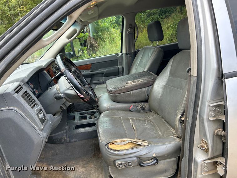 image for item NL9608 2006 Dodge Ram 3500  Mega Cab flatbed pickup truck