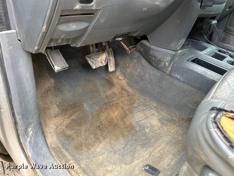 image for item NL9608 2006 Dodge Ram 3500  Mega Cab flatbed pickup truck