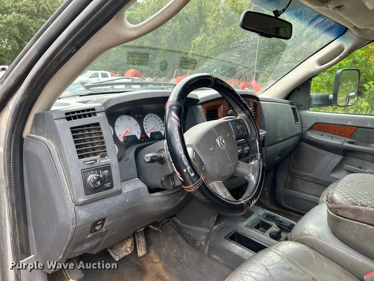 image for item NL9608 2006 Dodge Ram 3500  Mega Cab flatbed pickup truck