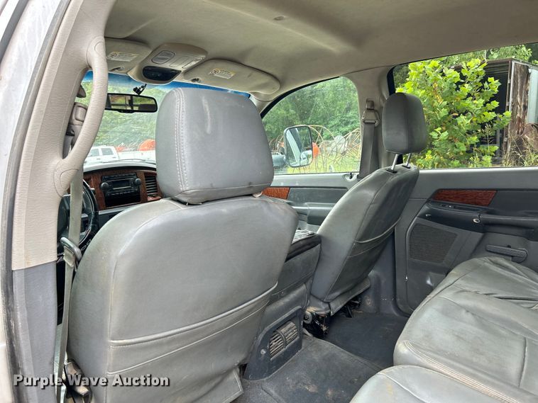 image for item NL9608 2006 Dodge Ram 3500  Mega Cab flatbed pickup truck