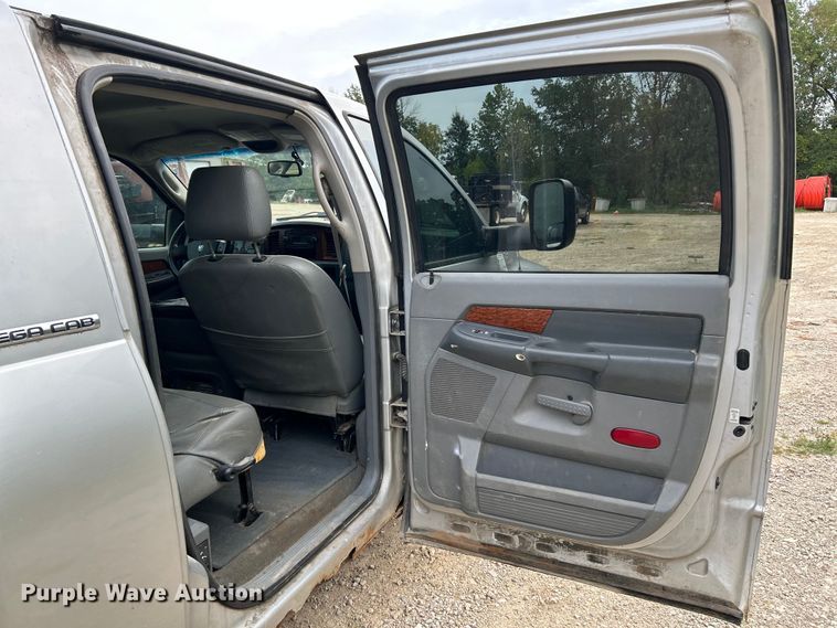 image for item NL9608 2006 Dodge Ram 3500  Mega Cab flatbed pickup truck