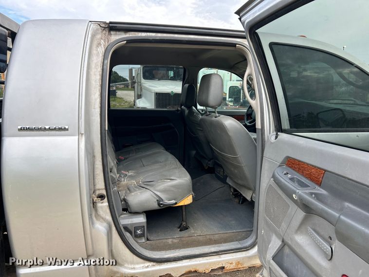 image for item NL9608 2006 Dodge Ram 3500  Mega Cab flatbed pickup truck