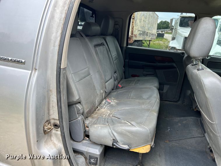 image for item NL9608 2006 Dodge Ram 3500  Mega Cab flatbed pickup truck