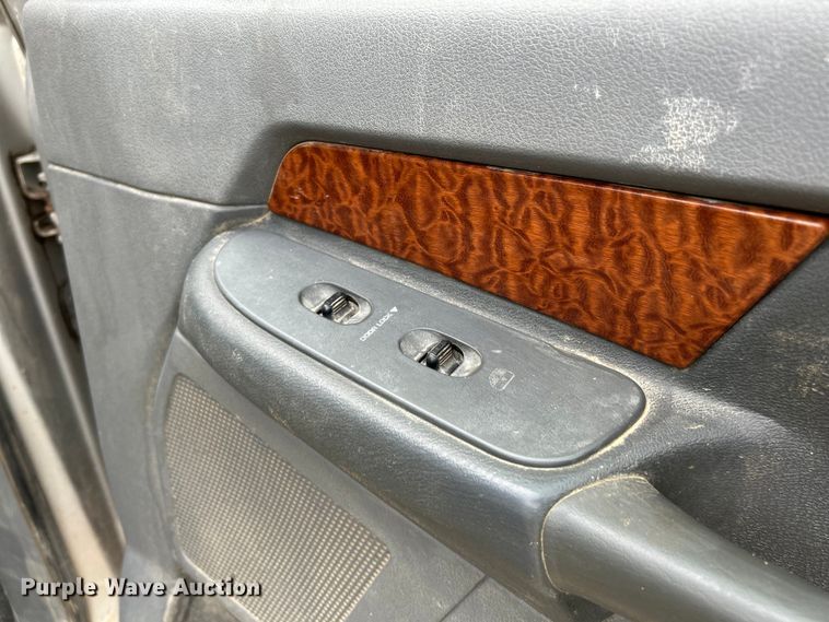 image for item NL9608 2006 Dodge Ram 3500  Mega Cab flatbed pickup truck