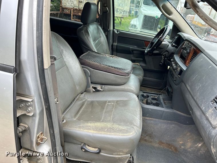 image for item NL9608 2006 Dodge Ram 3500  Mega Cab flatbed pickup truck