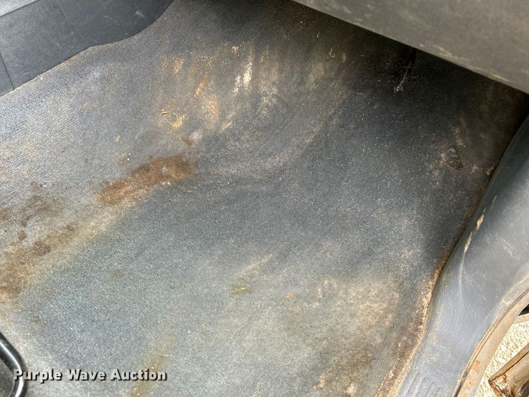 image for item NL9608 2006 Dodge Ram 3500  Mega Cab flatbed pickup truck