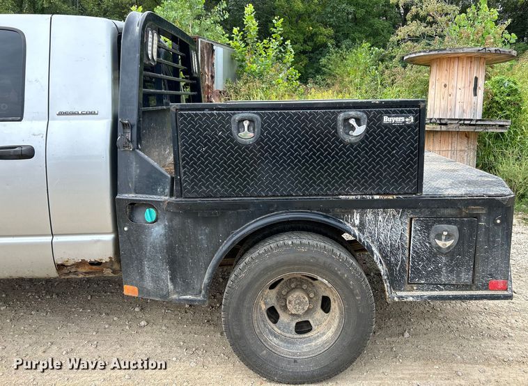 image for item NL9608 2006 Dodge Ram 3500  Mega Cab flatbed pickup truck