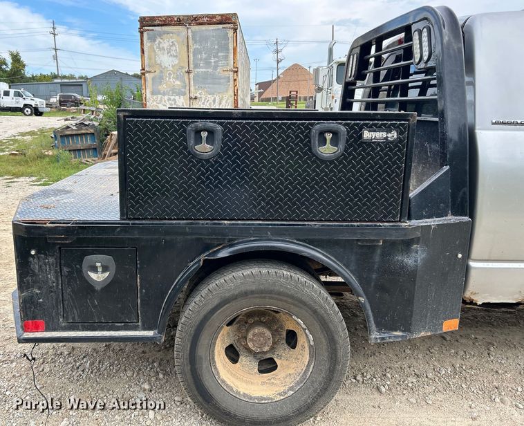 image for item NL9608 2006 Dodge Ram 3500  Mega Cab flatbed pickup truck
