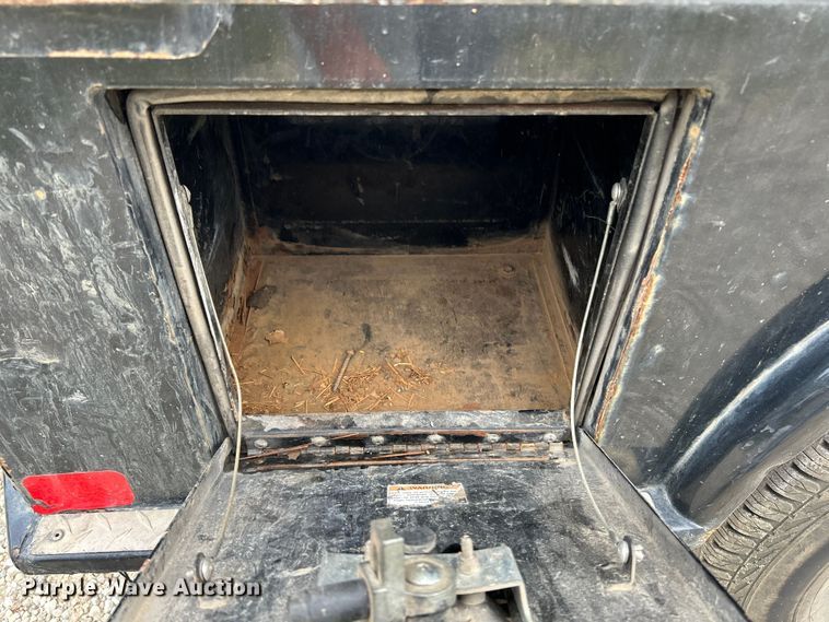 image for item NL9608 2006 Dodge Ram 3500  Mega Cab flatbed pickup truck