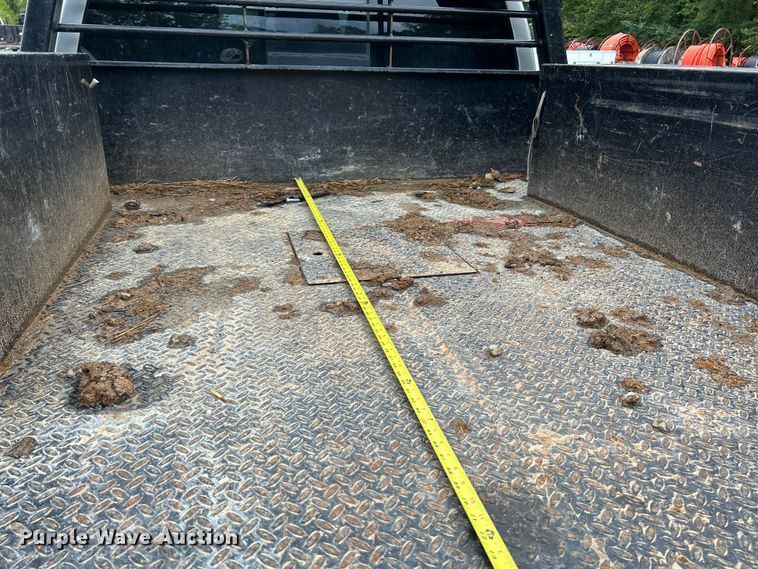 image for item NL9608 2006 Dodge Ram 3500  Mega Cab flatbed pickup truck