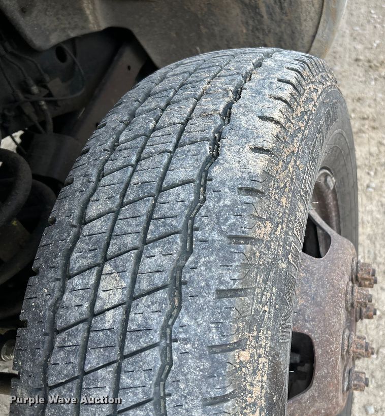 image for item NL9608 2006 Dodge Ram 3500  Mega Cab flatbed pickup truck