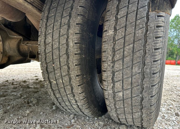 image for item NL9608 2006 Dodge Ram 3500  Mega Cab flatbed pickup truck