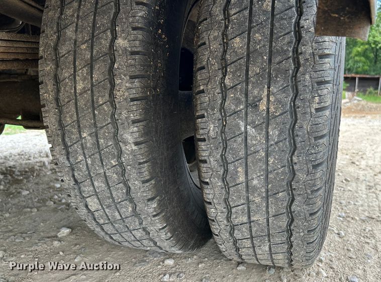 image for item NL9608 2006 Dodge Ram 3500  Mega Cab flatbed pickup truck