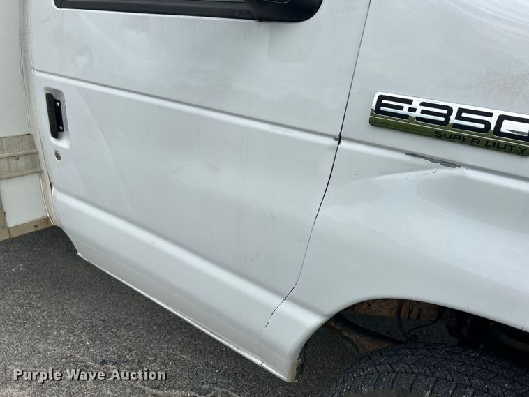 image for item NL9653 2012 Ford E350 Super Duty  box truck