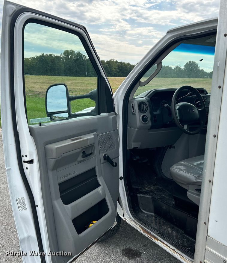 image for item NL9653 2012 Ford E350 Super Duty  box truck