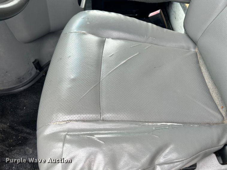 image for item NL9653 2012 Ford E350 Super Duty  box truck