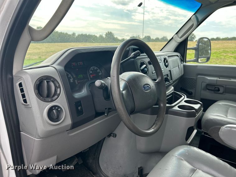 image for item NL9653 2012 Ford E350 Super Duty  box truck