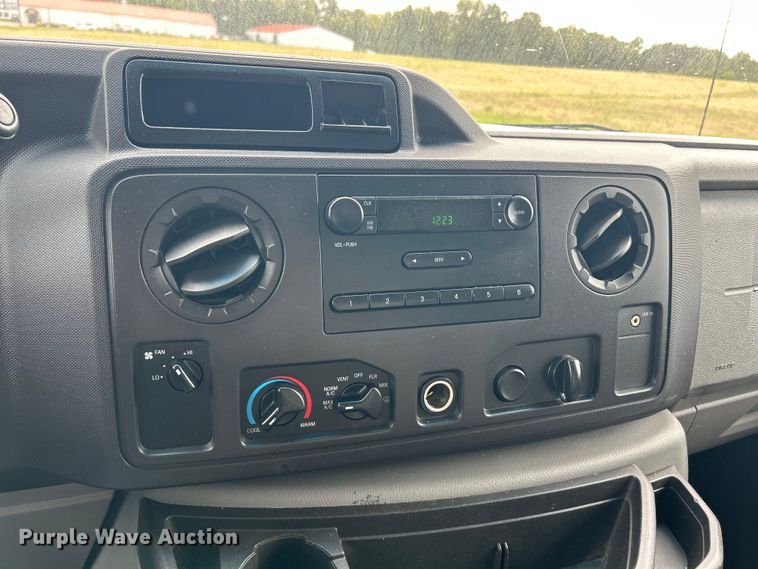 image for item NL9653 2012 Ford E350 Super Duty  box truck