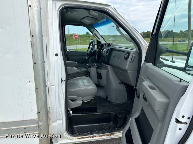 image for item NL9653 2012 Ford E350 Super Duty  box truck