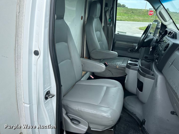 image for item NL9653 2012 Ford E350 Super Duty  box truck