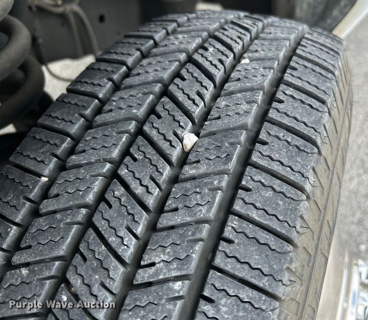 image for item NL9653 2012 Ford E350 Super Duty  box truck