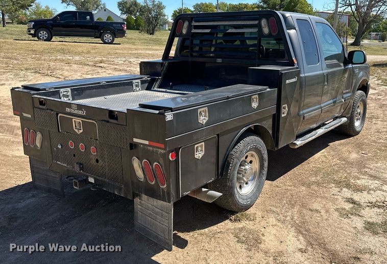 image for item NP9643 2003 Ford F250 Super Duty XLT  SuperCab flatbed pickup truck