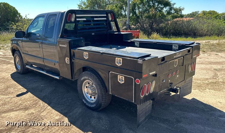 image for item NP9643 2003 Ford F250 Super Duty XLT  SuperCab flatbed pickup truck