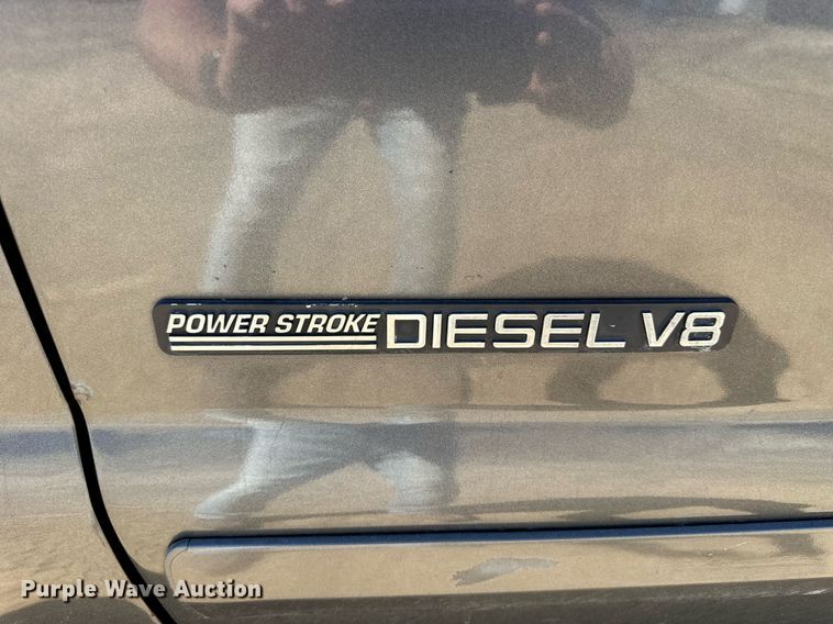 image for item NP9643 2003 Ford F250 Super Duty XLT  SuperCab flatbed pickup truck