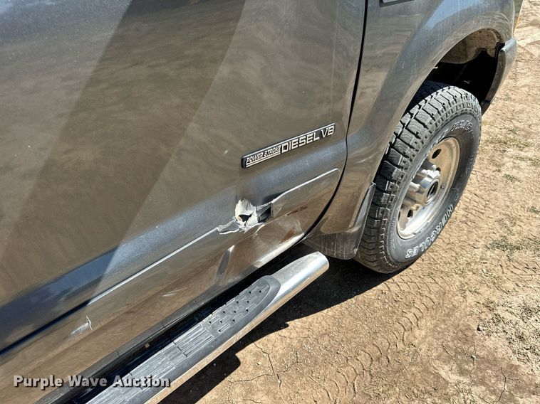 image for item NP9643 2003 Ford F250 Super Duty XLT  SuperCab flatbed pickup truck