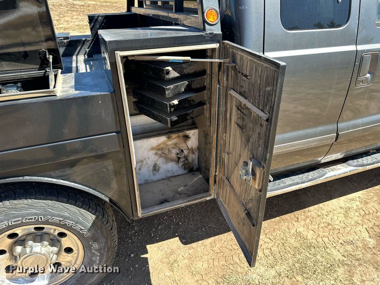 image for item NP9643 2003 Ford F250 Super Duty XLT  SuperCab flatbed pickup truck