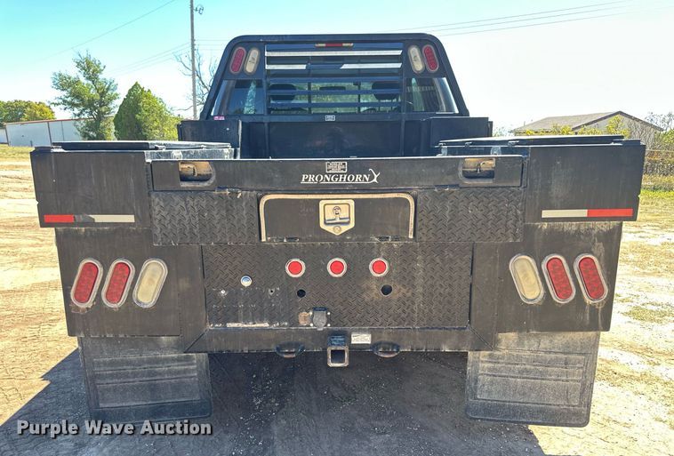 image for item NP9643 2003 Ford F250 Super Duty XLT  SuperCab flatbed pickup truck