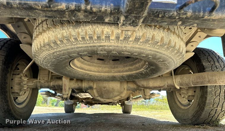 image for item NP9643 2003 Ford F250 Super Duty XLT  SuperCab flatbed pickup truck