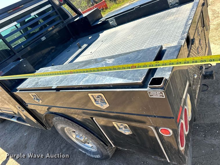 image for item NP9643 2003 Ford F250 Super Duty XLT  SuperCab flatbed pickup truck