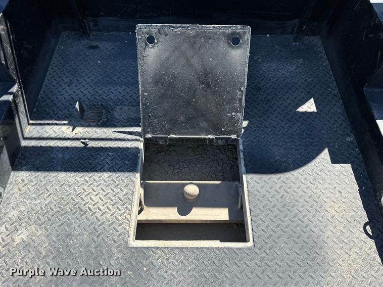 image for item NP9643 2003 Ford F250 Super Duty XLT  SuperCab flatbed pickup truck