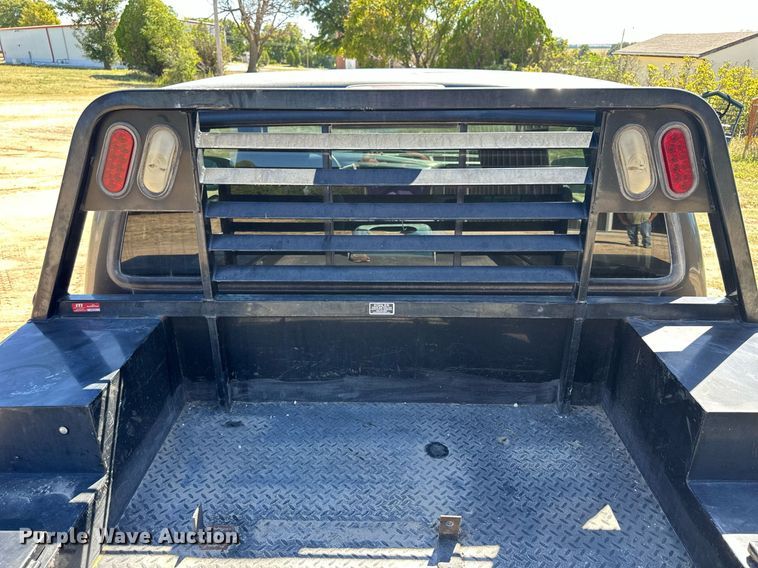 image for item NP9643 2003 Ford F250 Super Duty XLT  SuperCab flatbed pickup truck