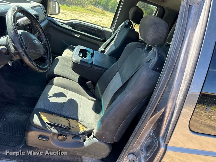 image for item NP9643 2003 Ford F250 Super Duty XLT  SuperCab flatbed pickup truck