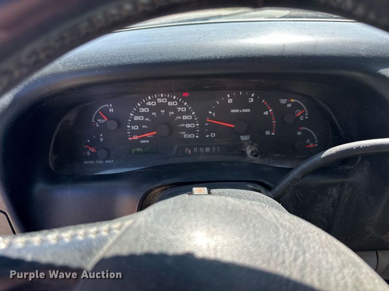 image for item NP9643 2003 Ford F250 Super Duty XLT  SuperCab flatbed pickup truck