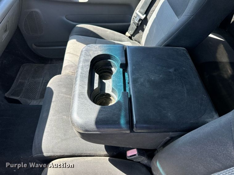 image for item NP9643 2003 Ford F250 Super Duty XLT  SuperCab flatbed pickup truck