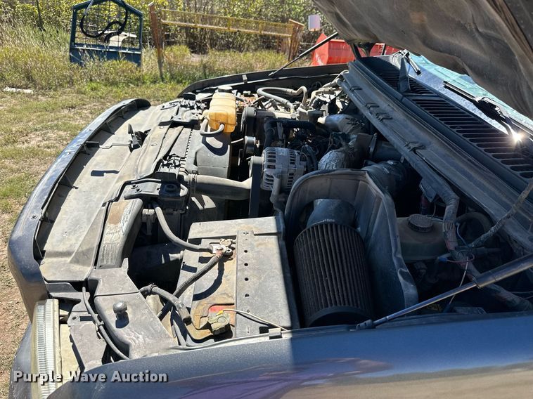 image for item NP9643 2003 Ford F250 Super Duty XLT  SuperCab flatbed pickup truck