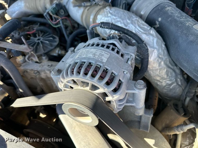 image for item NP9643 2003 Ford F250 Super Duty XLT  SuperCab flatbed pickup truck