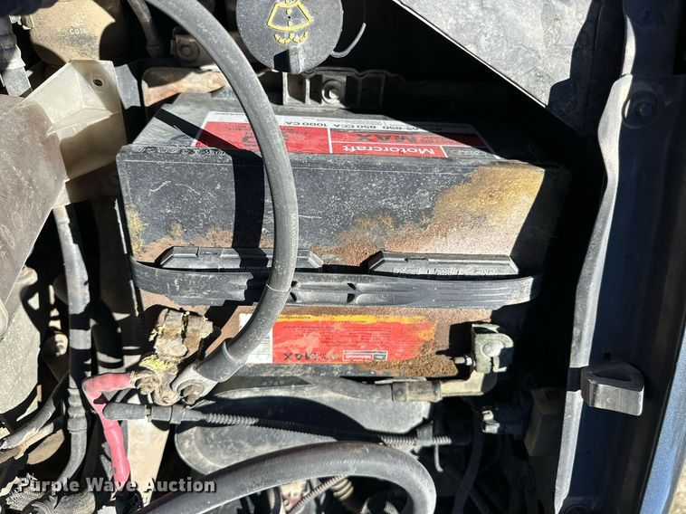 image for item NP9643 2003 Ford F250 Super Duty XLT  SuperCab flatbed pickup truck