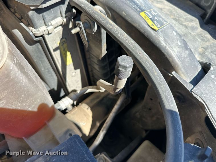 image for item NP9643 2003 Ford F250 Super Duty XLT  SuperCab flatbed pickup truck