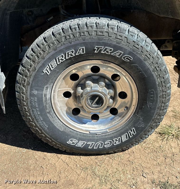 image for item NP9643 2003 Ford F250 Super Duty XLT  SuperCab flatbed pickup truck