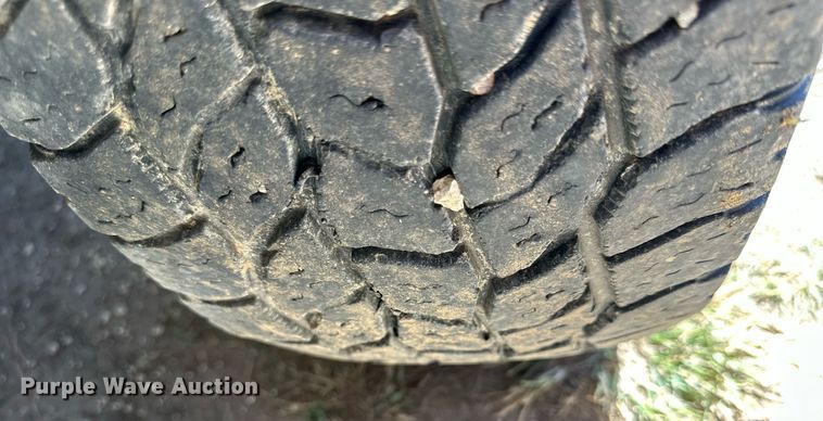 image for item NP9643 2003 Ford F250 Super Duty XLT  SuperCab flatbed pickup truck